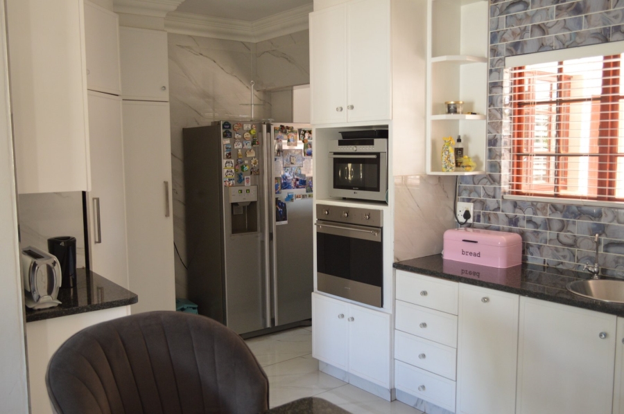 3 Bedroom Property for Sale in Flamwood North West